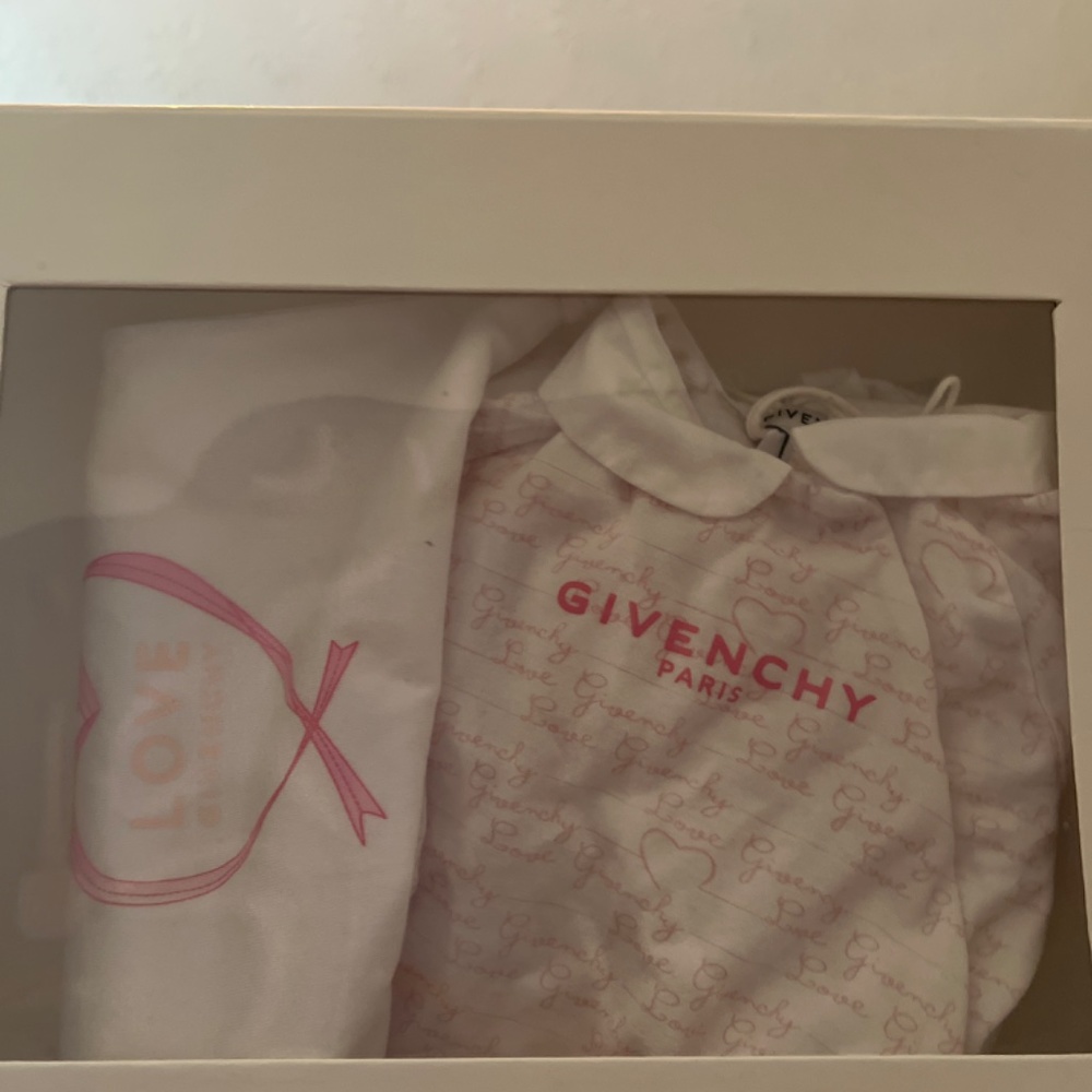 Givenchy - Picture 2 of 2